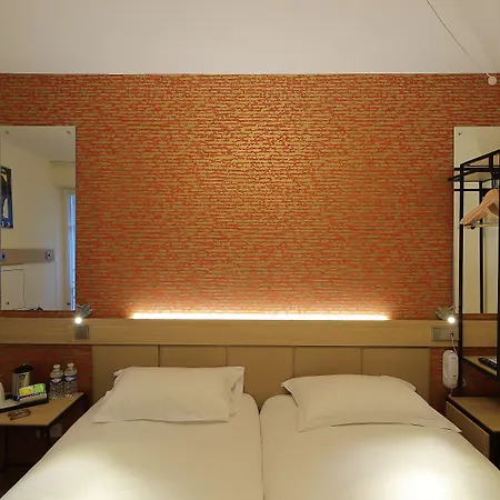 Hor Les Lumieres 3* Paris